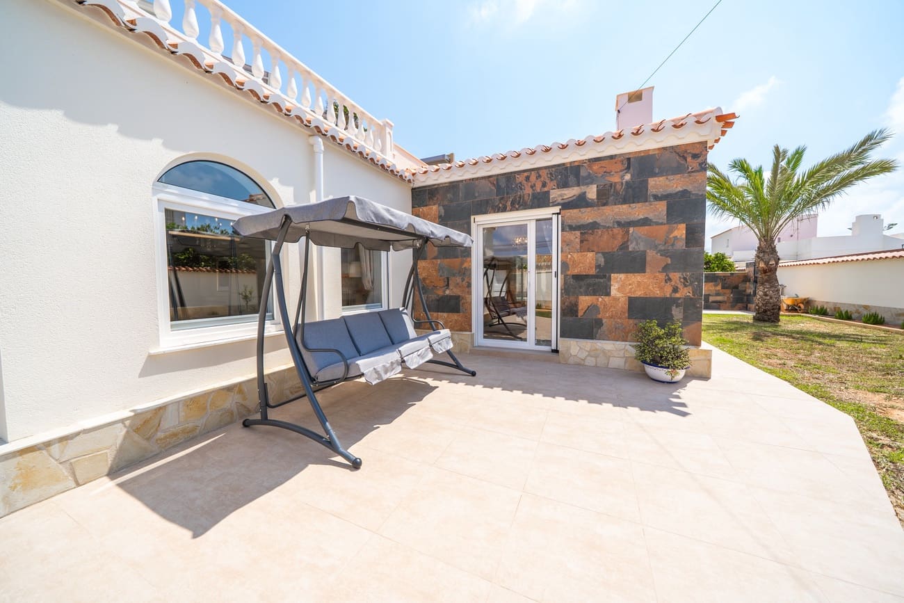 4 Zimmer Villa zu verkaufen in Torrevieja mit Pool - 1.350.000 € (Ref: 9963130)