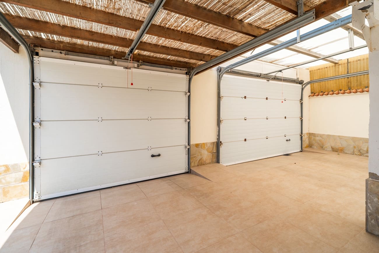 4 Zimmer Villa zu verkaufen in Torrevieja mit Pool - 1.350.000 € (Ref: 9963130)