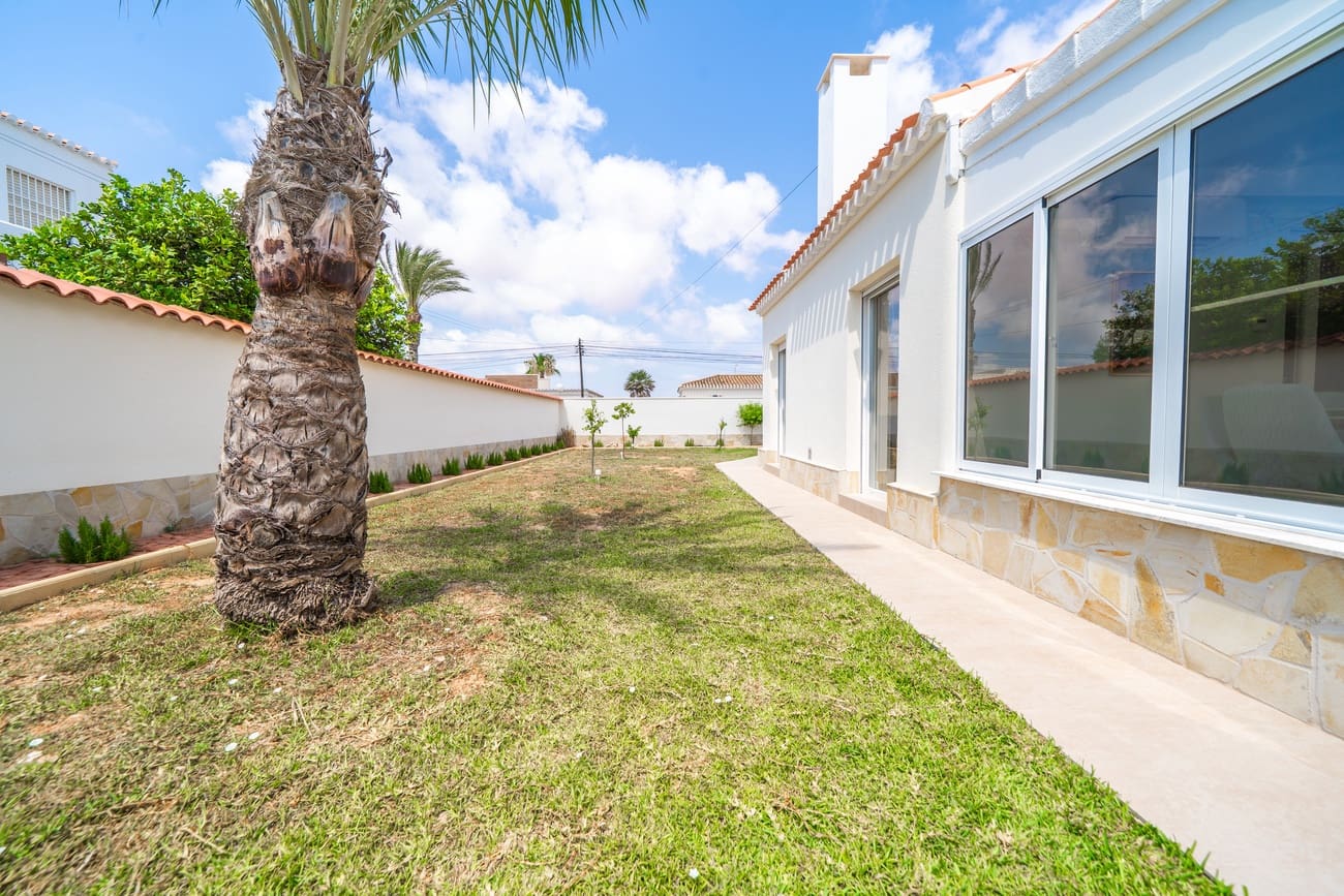 4 Zimmer Villa zu verkaufen in Torrevieja mit Pool - 1.350.000 € (Ref: 9963130)