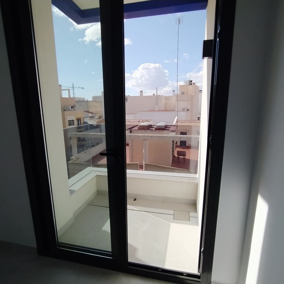2 quarto Apartamento para venda em Torrevieja com piscina - 300 000 € (Ref: 9963140)