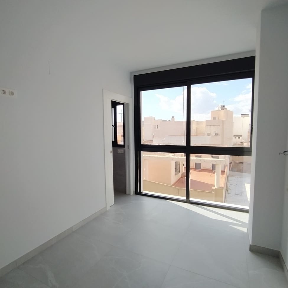 2 quarto Apartamento para venda em Torrevieja com piscina - 300 000 € (Ref: 9963140)