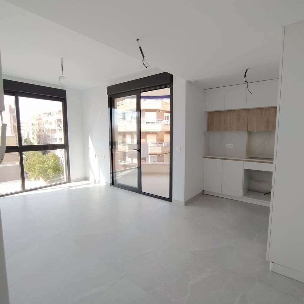 2 quarto Apartamento para venda em Torrevieja com piscina - 300 000 € (Ref: 9963140)