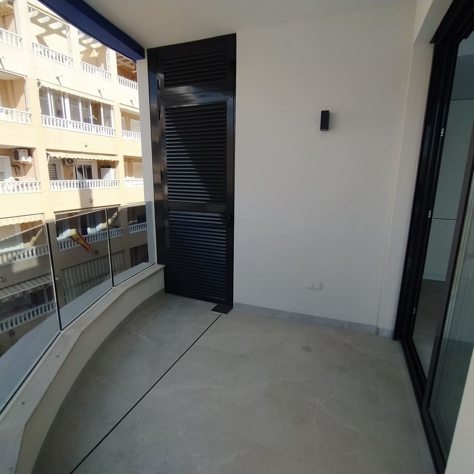 2 quarto Apartamento para venda em Torrevieja com piscina - 300 000 € (Ref: 9963140)