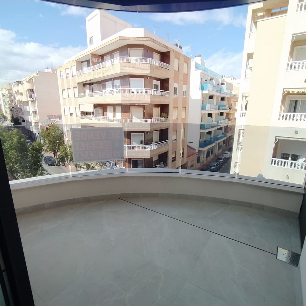 2 quarto Apartamento para venda em Torrevieja com piscina - 300 000 € (Ref: 9963140)