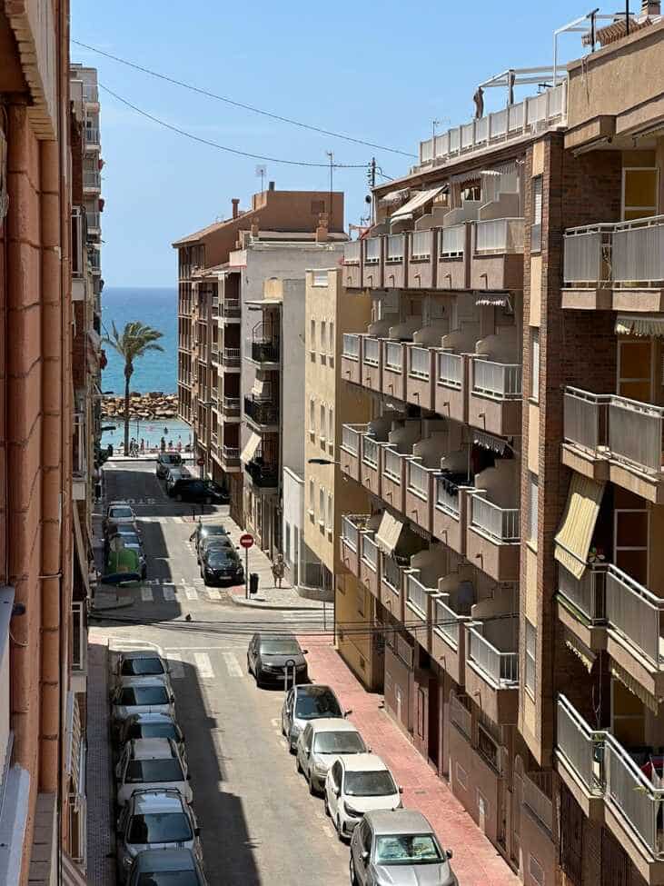 2 quarto Apartamento para venda em Torrevieja com piscina - 300 000 € (Ref: 9963140)