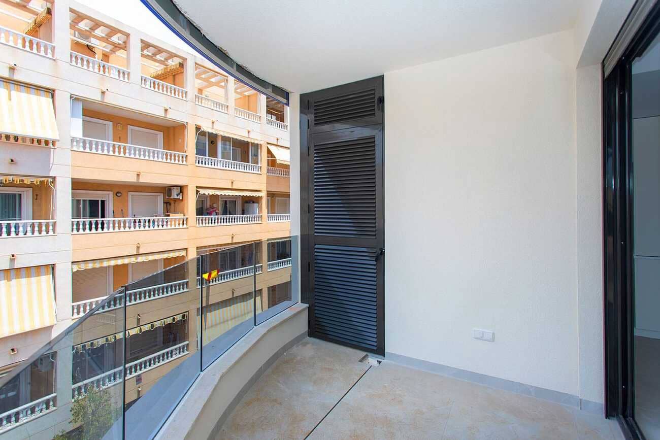2 quarto Apartamento para venda em Torrevieja com piscina - 300 000 € (Ref: 9963140)
