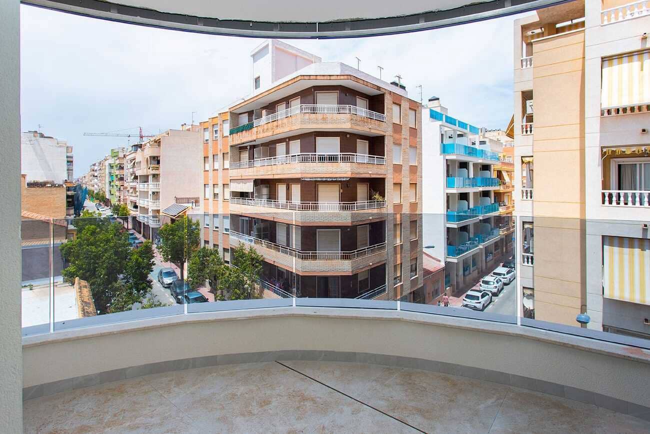 2 quarto Apartamento para venda em Torrevieja com piscina - 300 000 € (Ref: 9963140)