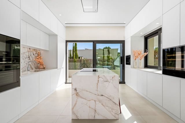 3 soverom Villa til salgs i San Miguel de Salinas med garasje - € 2 550 000 (Ref: 9963162)