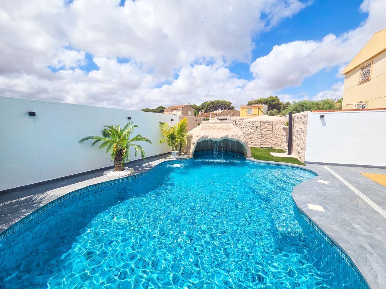 5 slaapkamer Halfvrijstaande villa te koop in Los Urrutias - € 499.000 (Ref: 9963189)