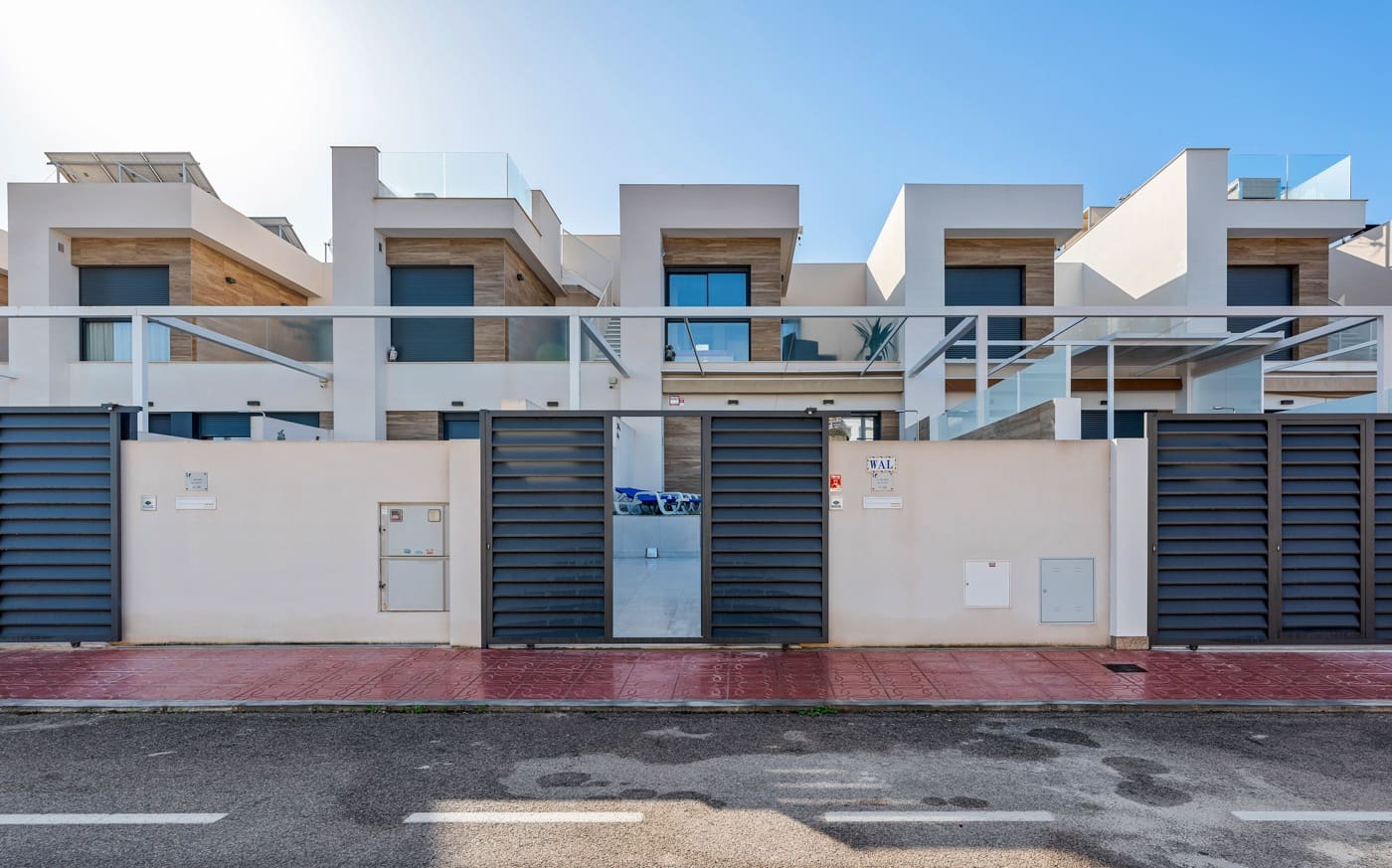 4 bedroom Villa for sale in La Marquesa with pool - € 369,000 (Ref: 9963195)