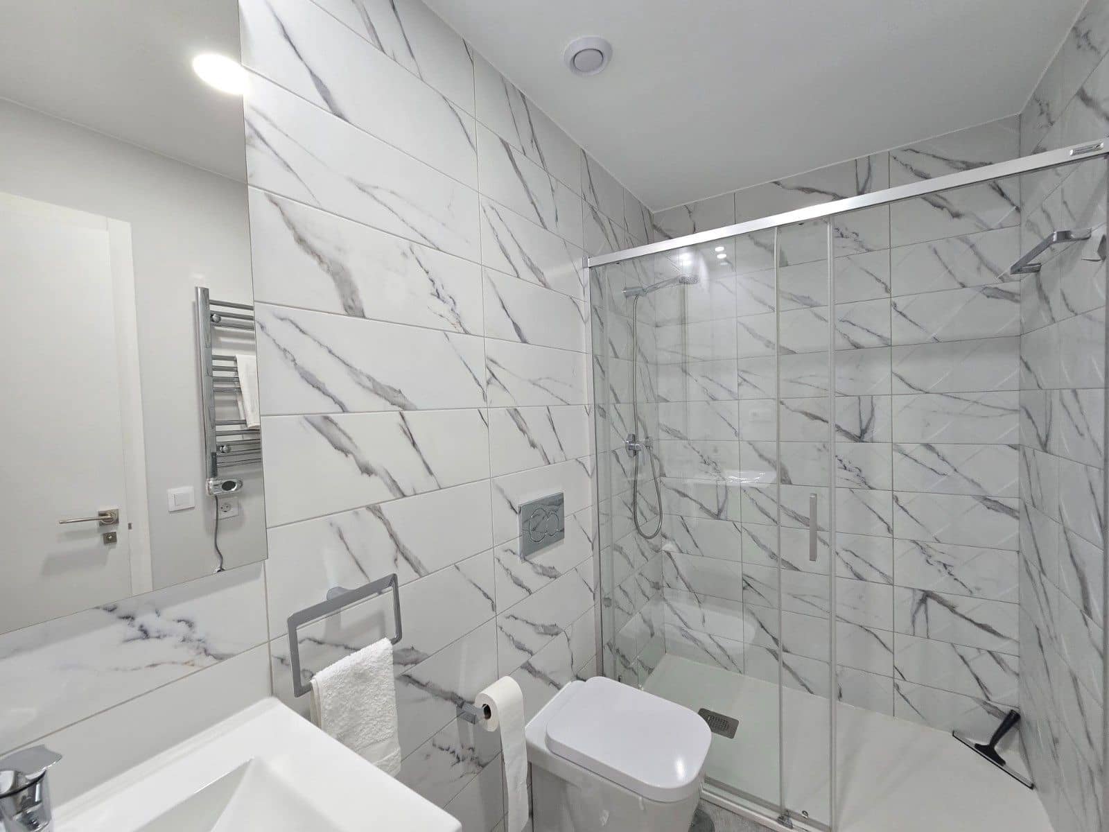 2 soverom Leilighet til salgs i Filipinas - € 249 999 (Ref: 9973407)