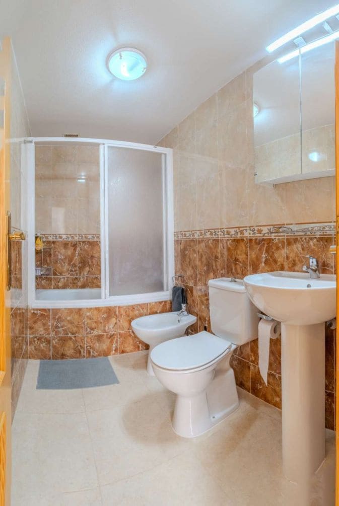 2 sovrum Lägenhet till salu i Torrevieja - 139 000 € (Ref: 9973409)