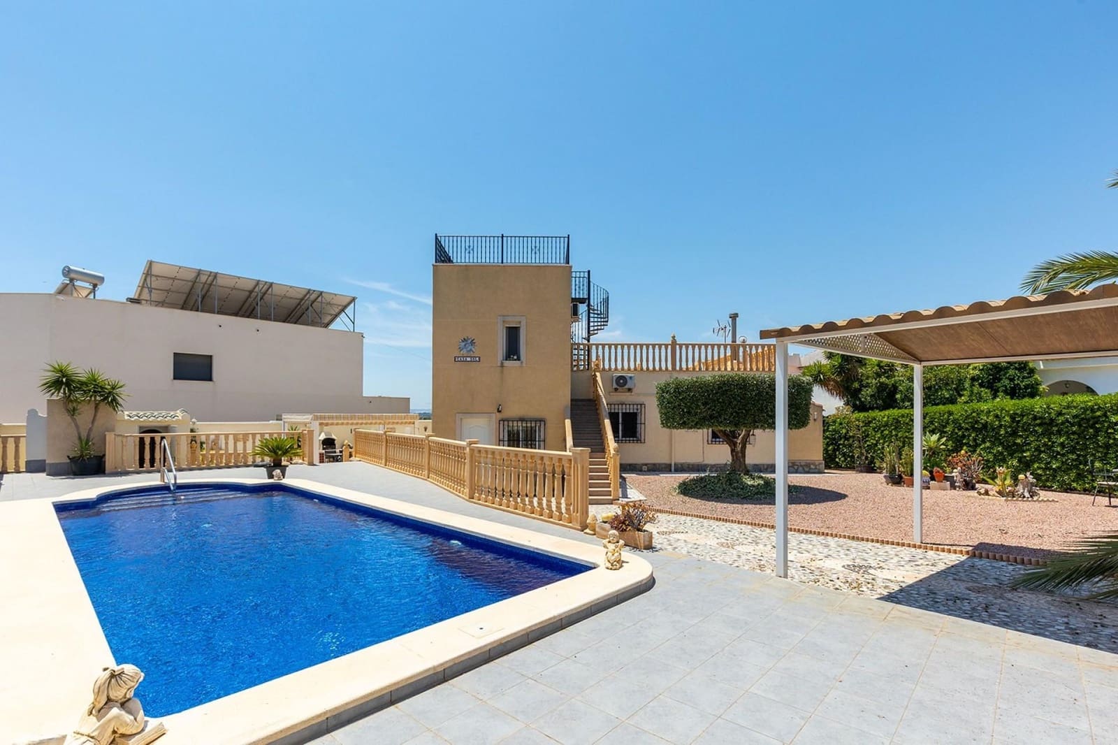 Chalet de 3 habitaciones en Rojales en venta con piscina garaje - 389.500 € (Ref: 9973410)