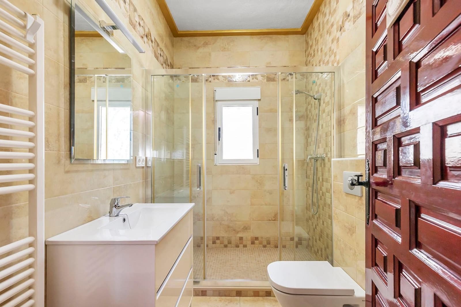 Chalet de 3 habitaciones en Rojales en venta con piscina garaje - 389.500 € (Ref: 9973410)