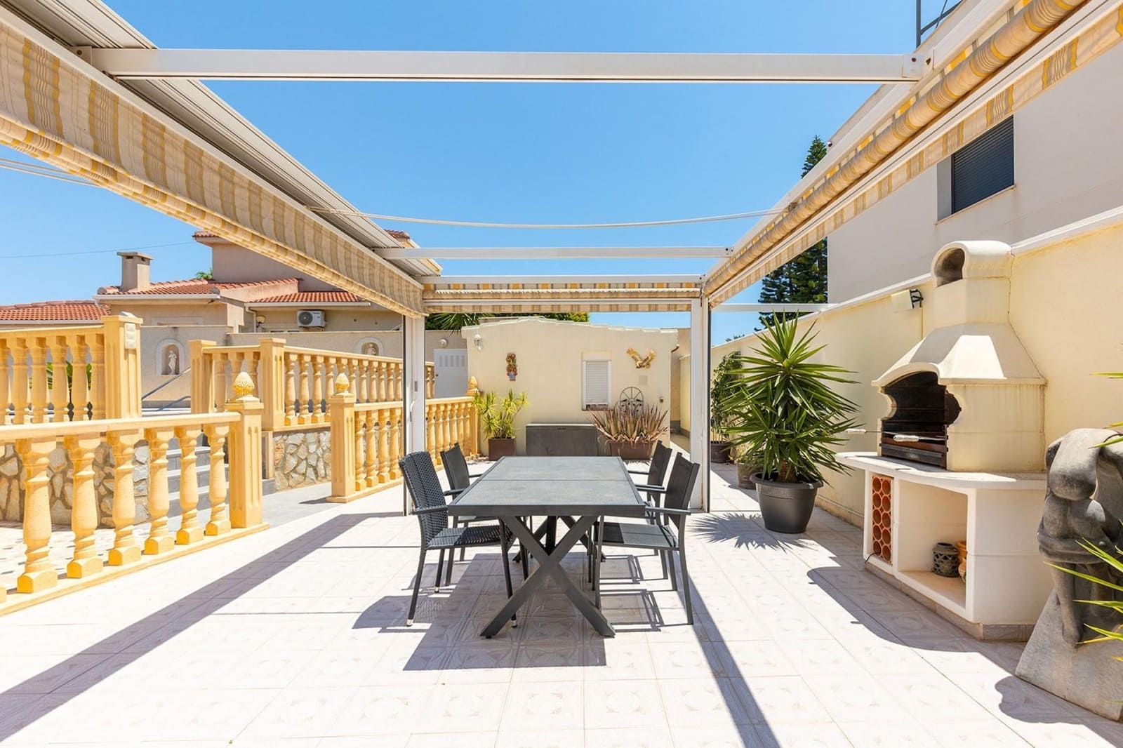 Chalet de 3 habitaciones en Rojales en venta con piscina garaje - 389.500 € (Ref: 9973410)