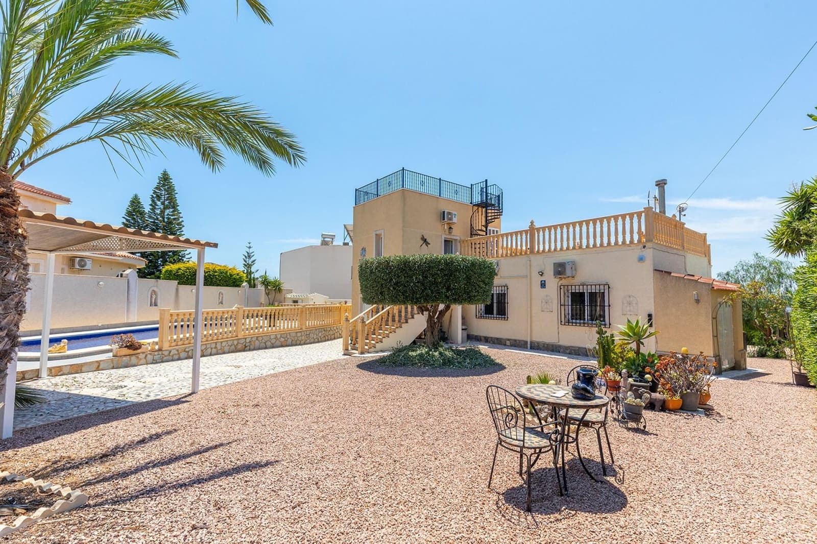 Chalet de 3 habitaciones en Rojales en venta con piscina garaje - 389.500 € (Ref: 9973410)
