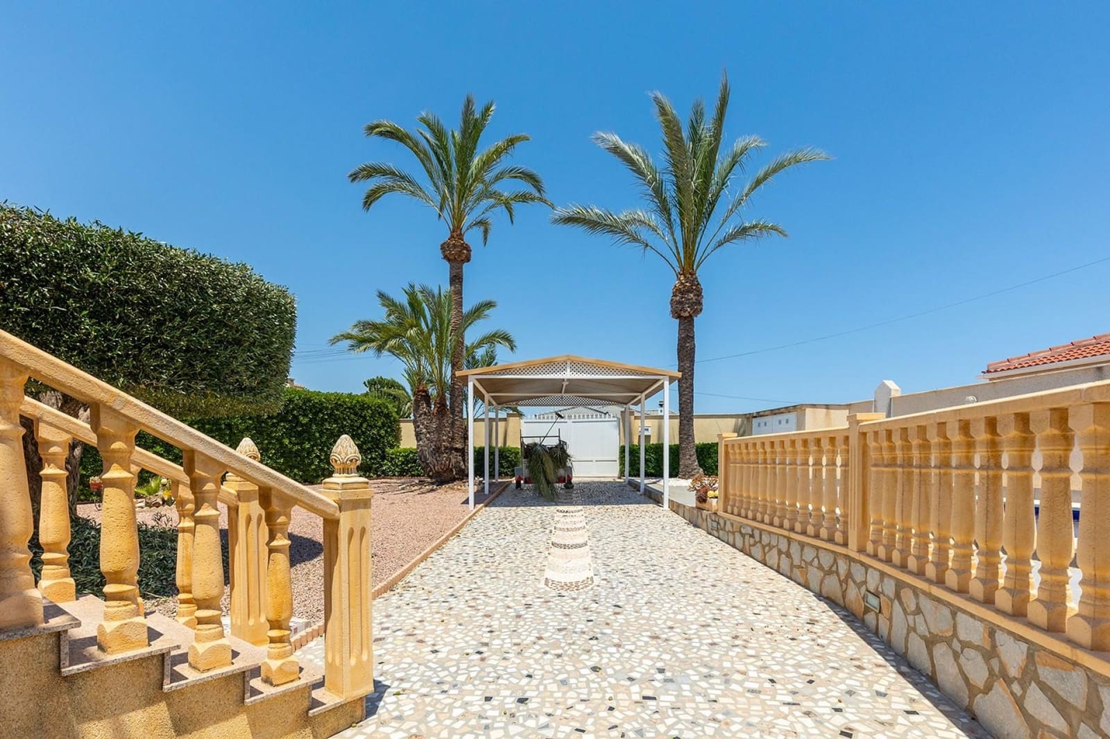 Chalet de 3 habitaciones en Rojales en venta con piscina garaje - 389.500 € (Ref: 9973410)