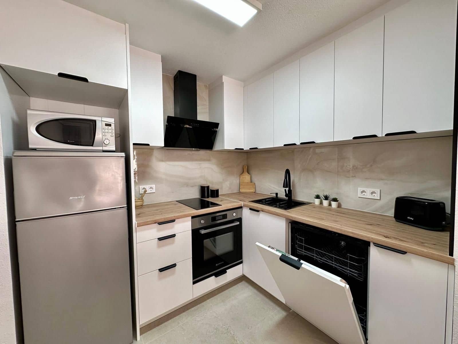 2 soverom Leilighet til salgs i Torrevieja - € 189 900 (Ref: 9973418)