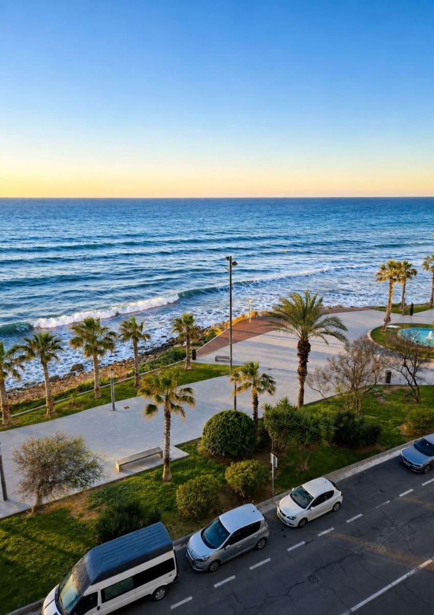 3 soveværelse Lejlighed til salg i Torrevieja med swimmingpool - € 349.000 (Ref: 9983095)