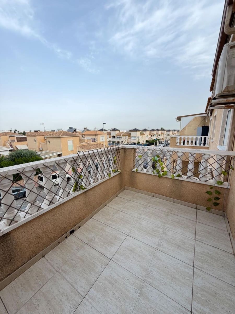 Apartamento de 2 habitaciones en Torrevieja en venta con piscina - 156.900 € (Ref: 9983097)
