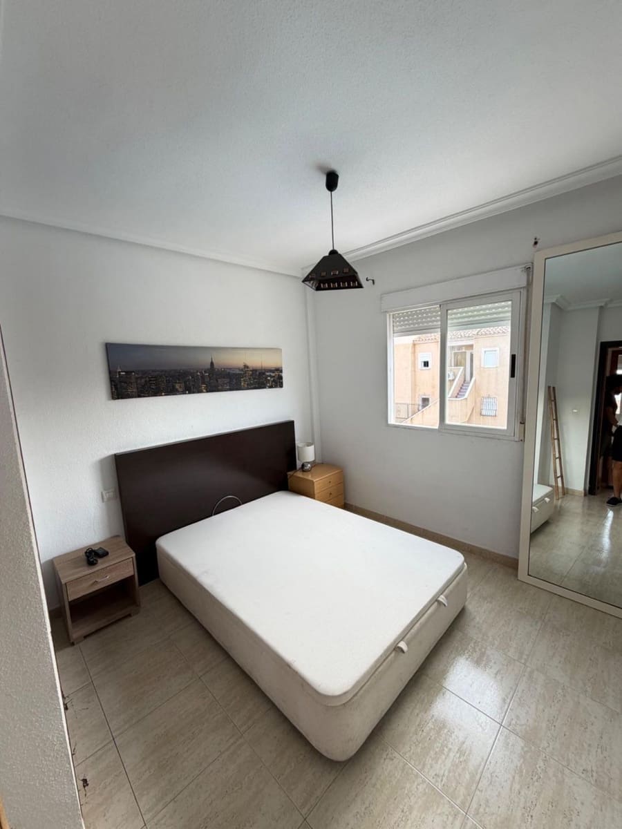 Apartamento de 2 habitaciones en Torrevieja en venta con piscina - 156.900 € (Ref: 9983097)