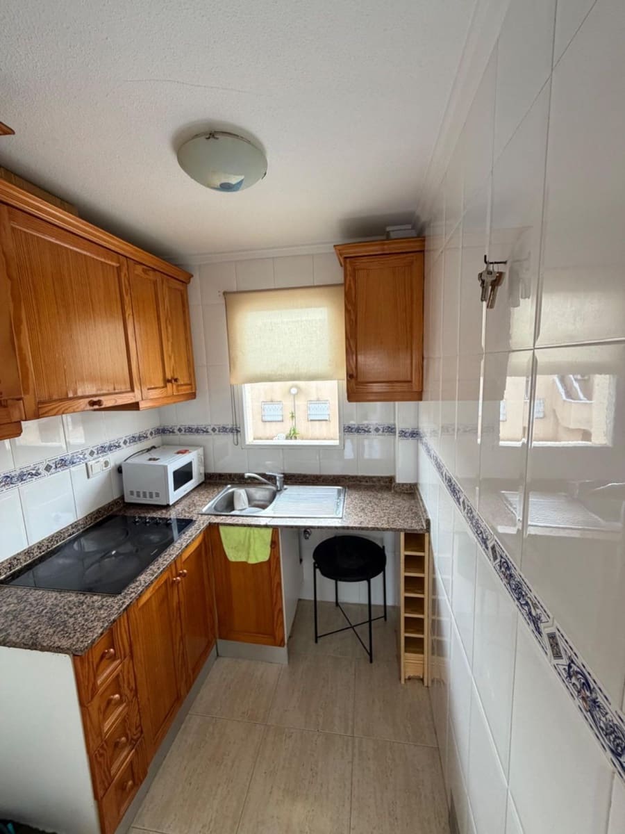 Apartamento de 2 habitaciones en Torrevieja en venta con piscina - 156.900 € (Ref: 9983097)