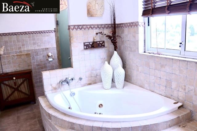 4 soverom Bungalow til salgs i Alicante by med svømmebasseng garasje - € 590 000 (Ref: 9509684)