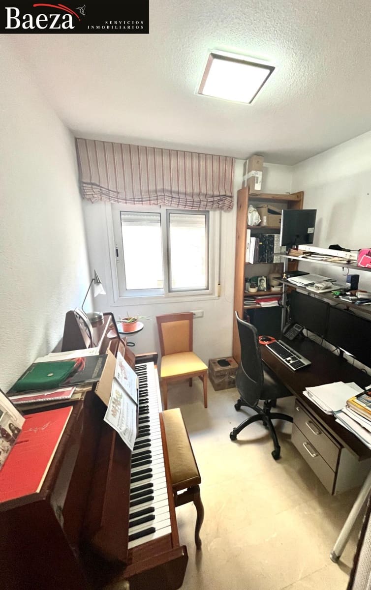 4 makuuhuone Asunto myytävänä paikassa Alicante kaupunki mukana 
autotalli - 350 000 € (Ref: 9509692)