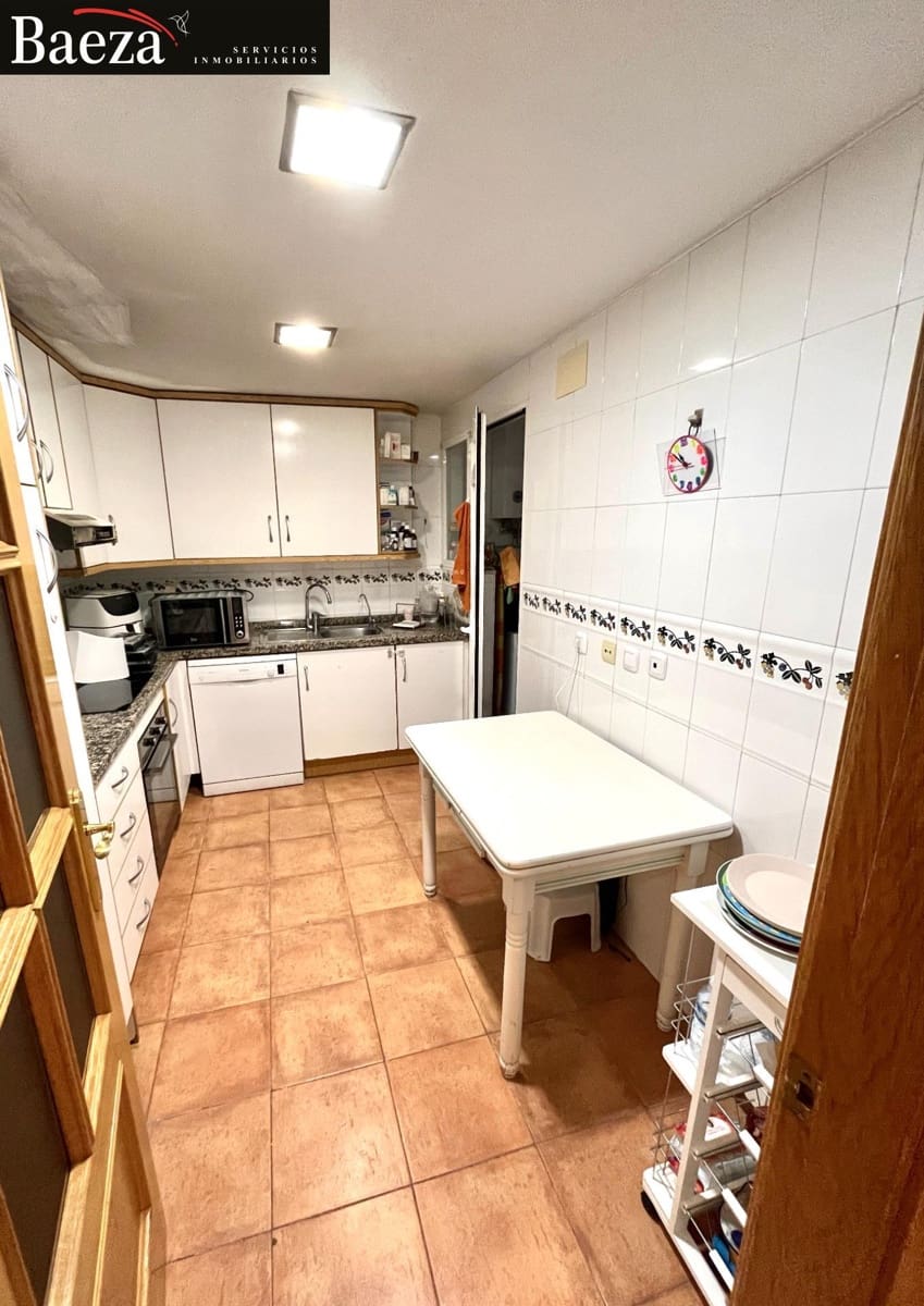 4 makuuhuone Asunto myytävänä paikassa Alicante kaupunki mukana 
autotalli - 350 000 € (Ref: 9509692)