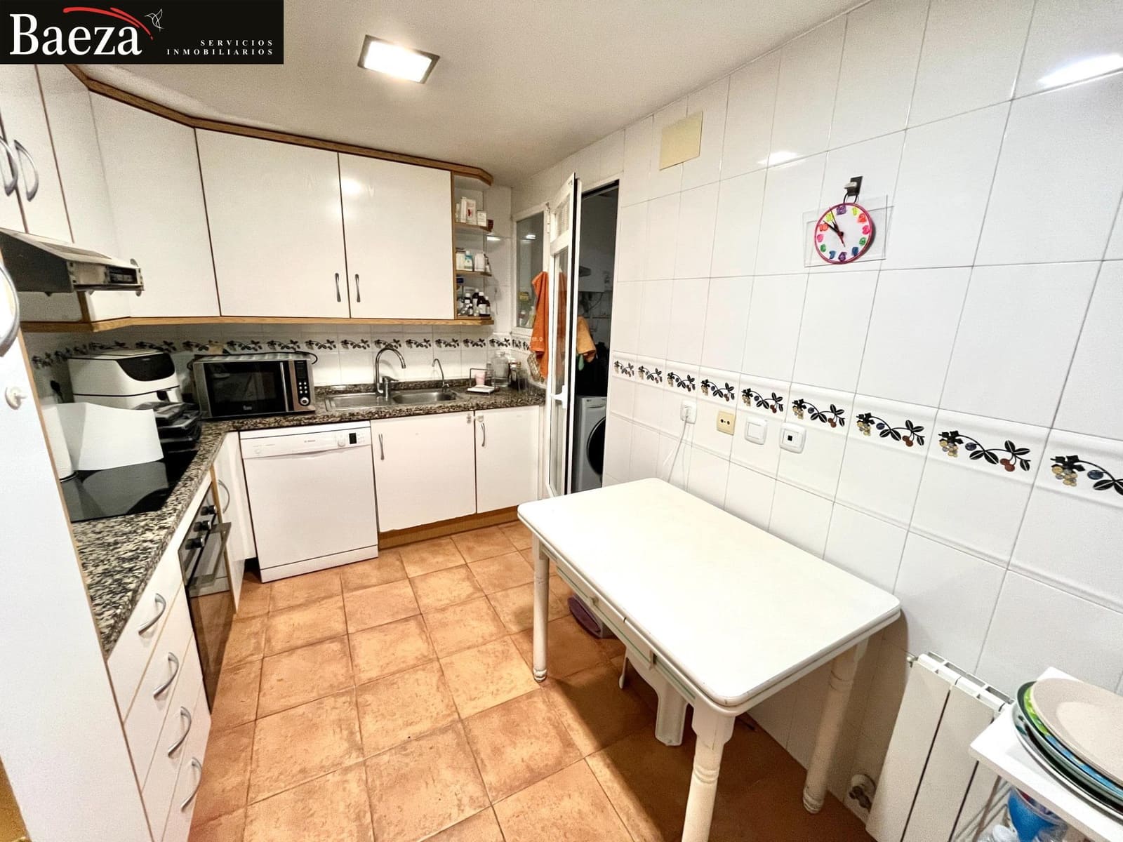 4 makuuhuone Asunto myytävänä paikassa Alicante kaupunki mukana 
autotalli - 350 000 € (Ref: 9509692)