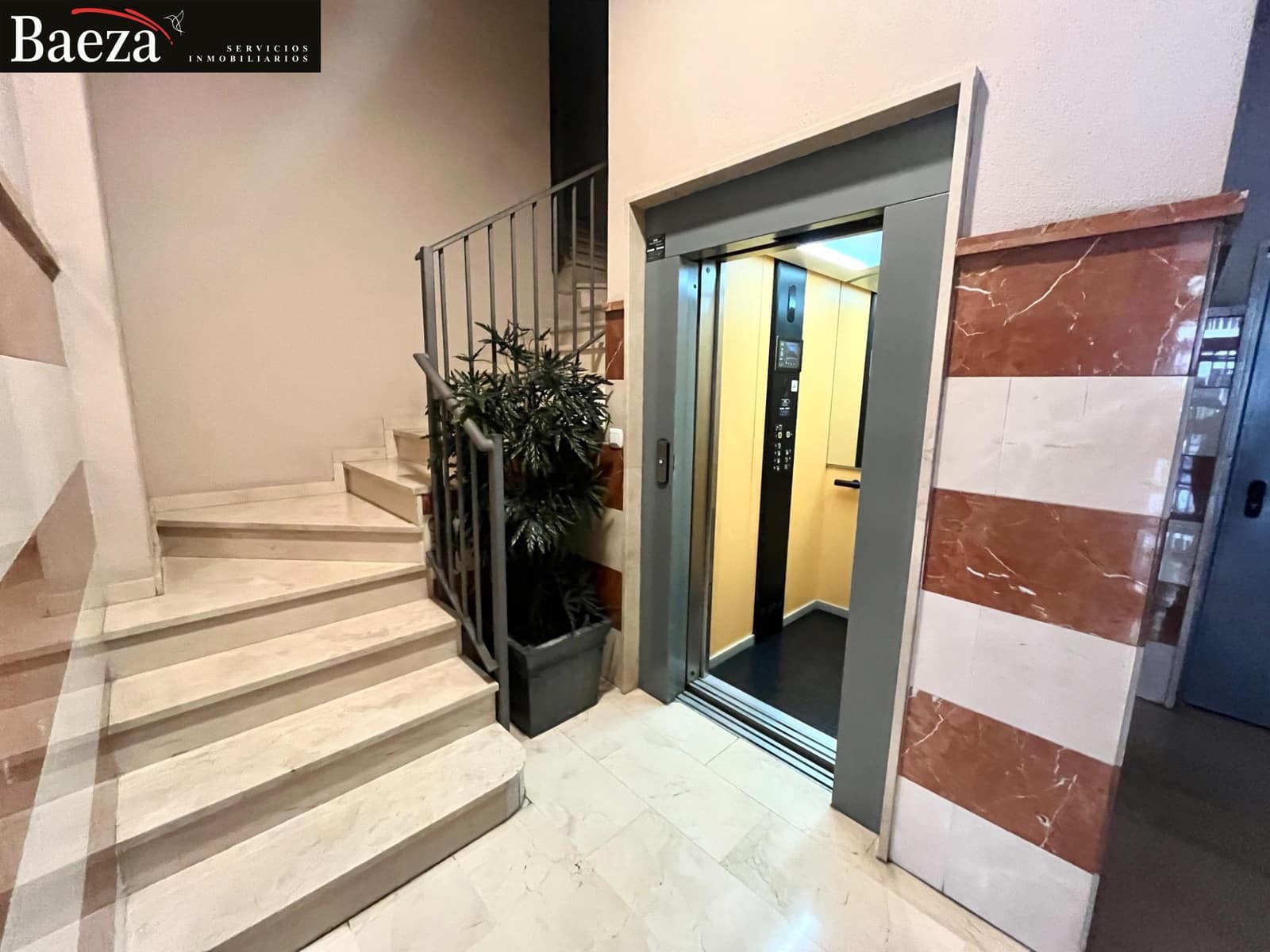 4 makuuhuone Asunto myytävänä paikassa Alicante kaupunki mukana 
autotalli - 350 000 € (Ref: 9509692)