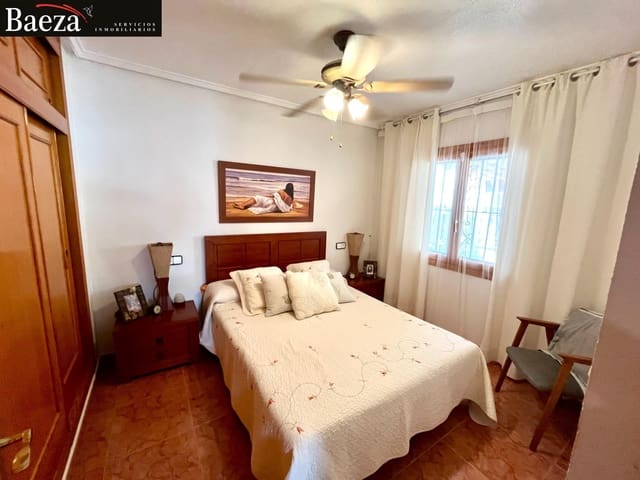 3 soveværelse Semi-Rækkehus til salg i Playa Flamenca, Orihuela med swimmingpool - € 210.000 (Ref: 9509696)