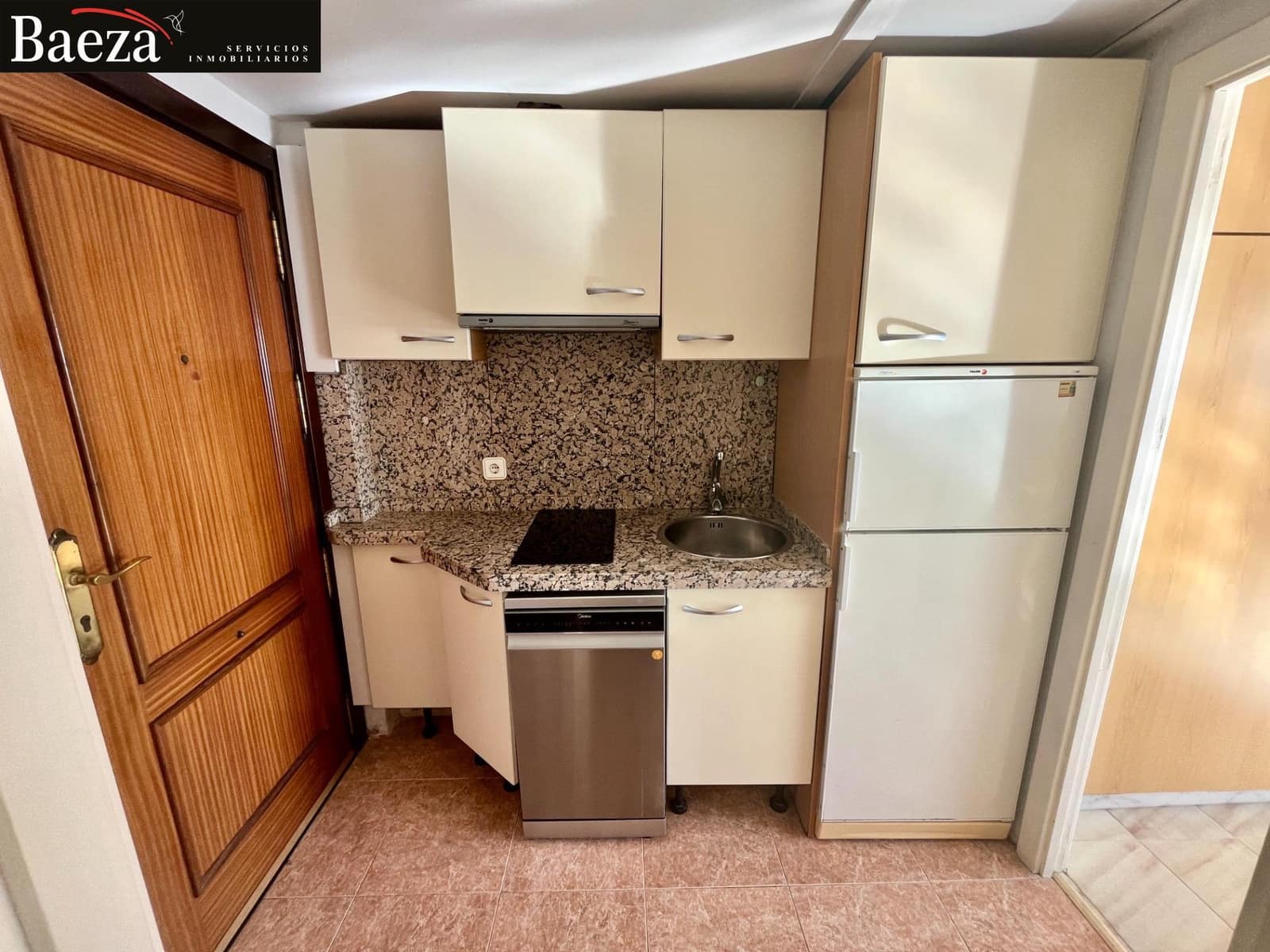 Yksiö vuokrattavana paikassa Alicante kaupunki - 850 € (Ref: 9518882)