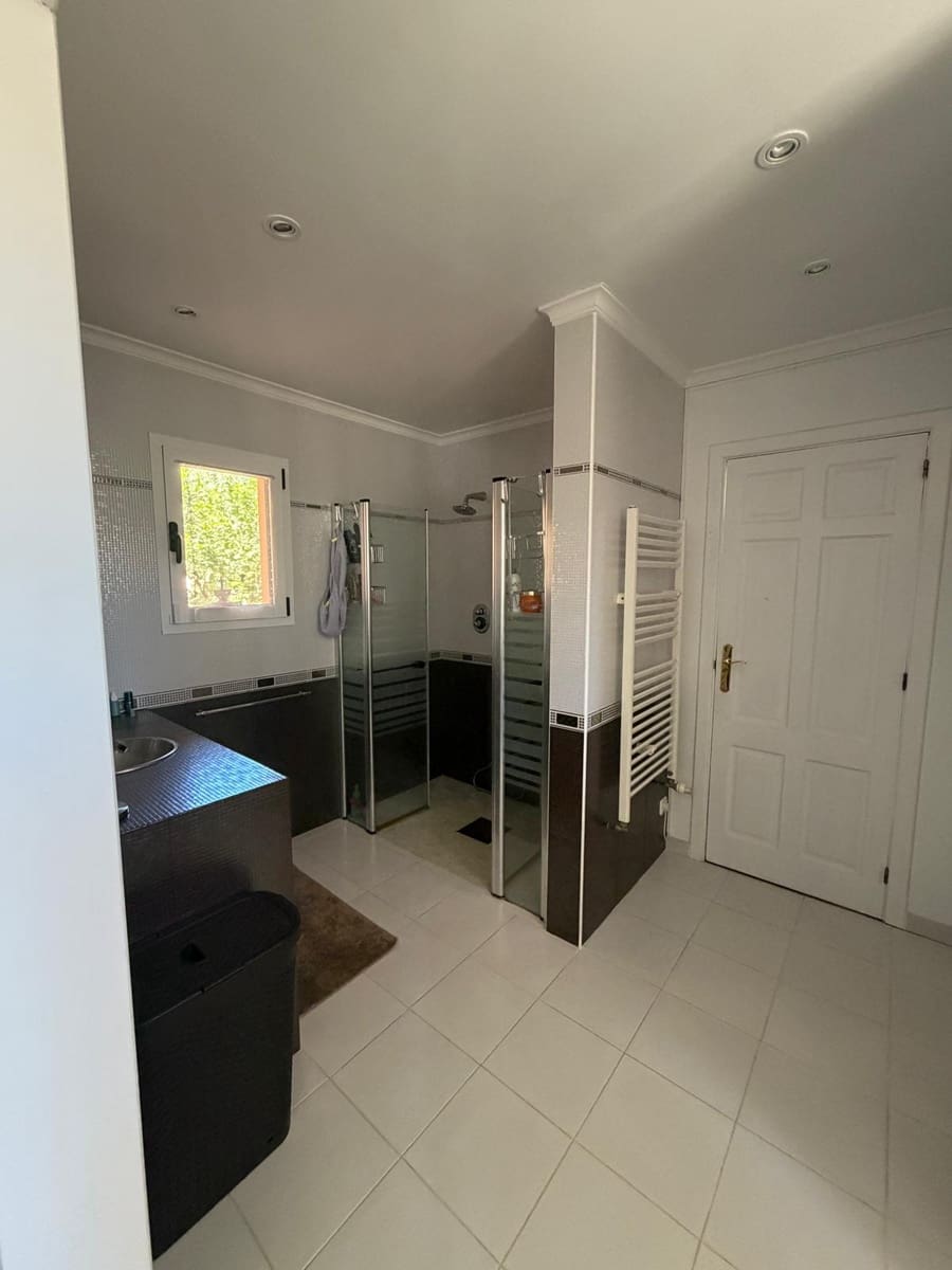 3 bedroom Villa for sale in Calpe / Calp with pool garage - € 585,000 (Ref: 9852298)