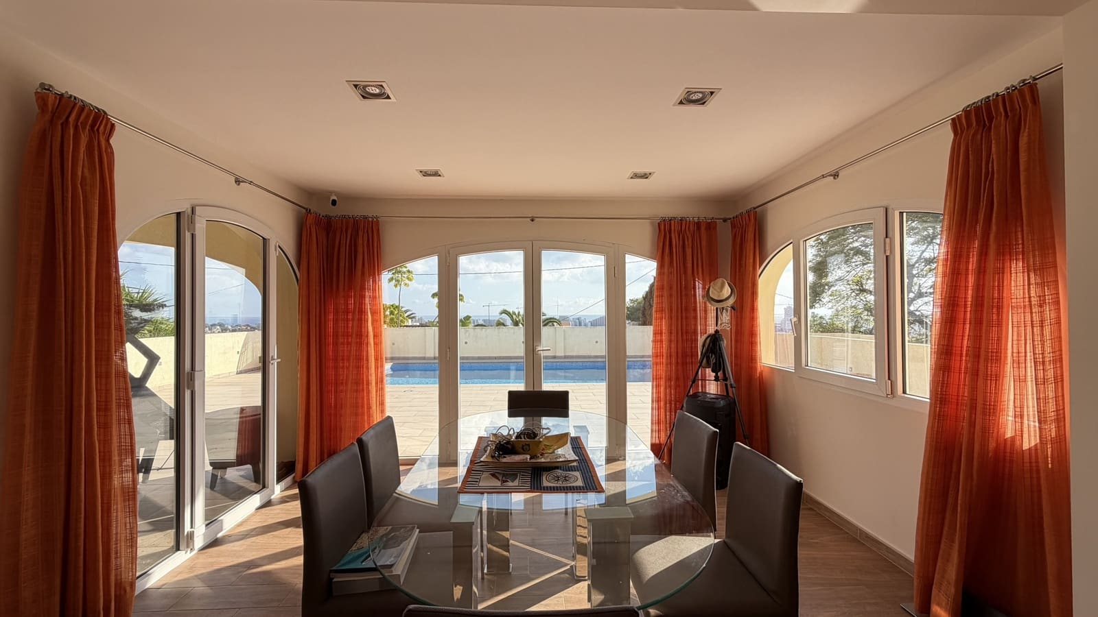 4 soverom Hus til salgs i Calpe / Calp med svømmebasseng garasje - € 745 000 (Ref: 9853019)