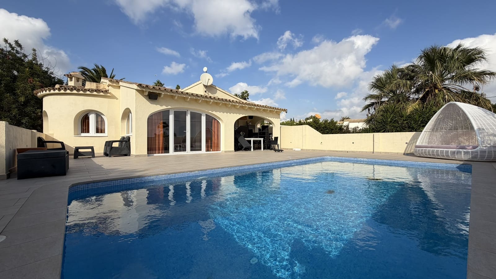 4 soverom Hus til salgs i Calpe / Calp med svømmebasseng garasje - € 745 000 (Ref: 9853019)