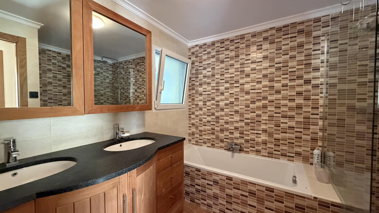 4 soverom Hus til salgs i Calpe / Calp med svømmebasseng garasje - € 745 000 (Ref: 9853019)
