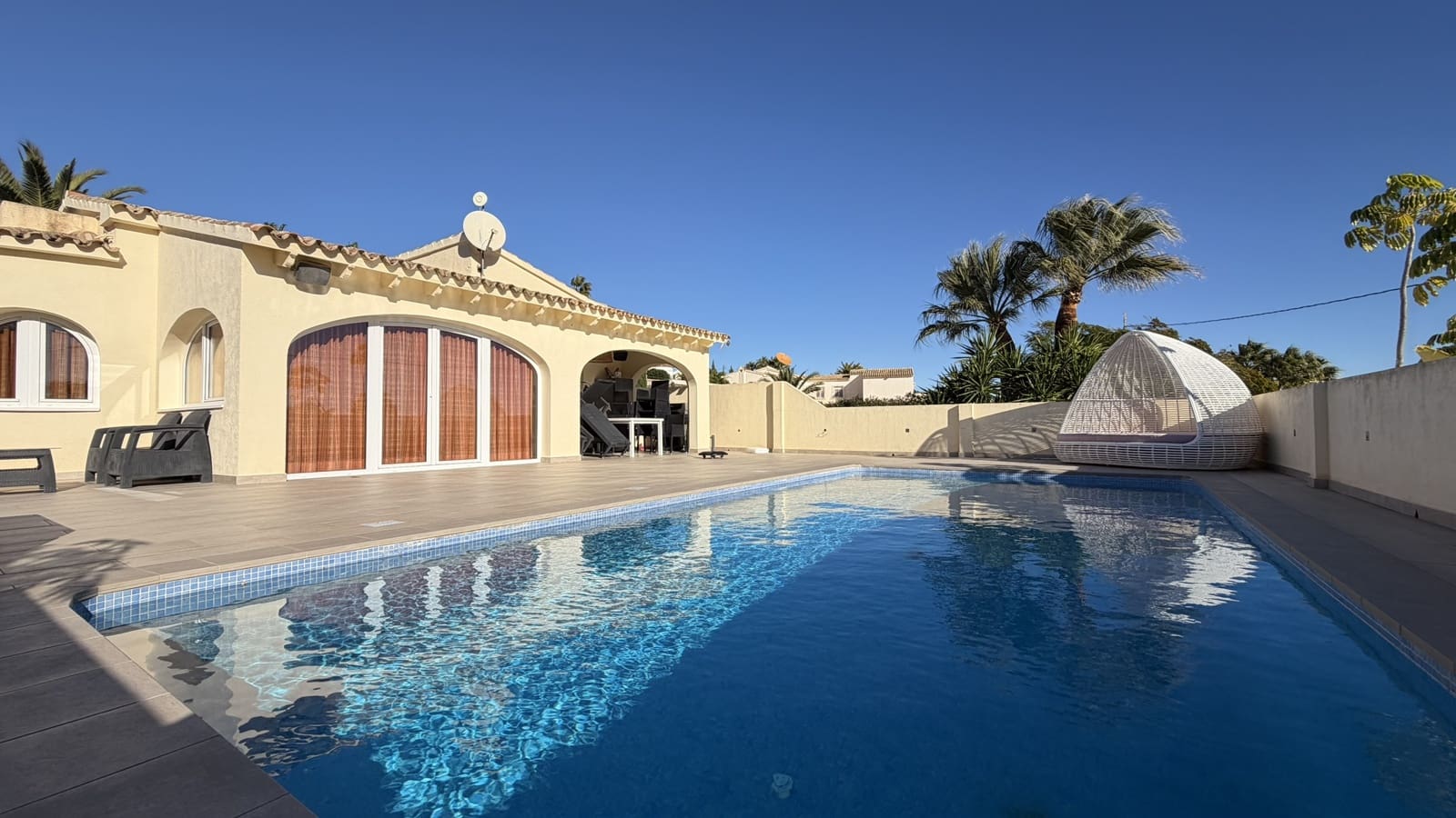 4 soverom Hus til salgs i Calpe / Calp med svømmebasseng garasje - € 745 000 (Ref: 9853019)