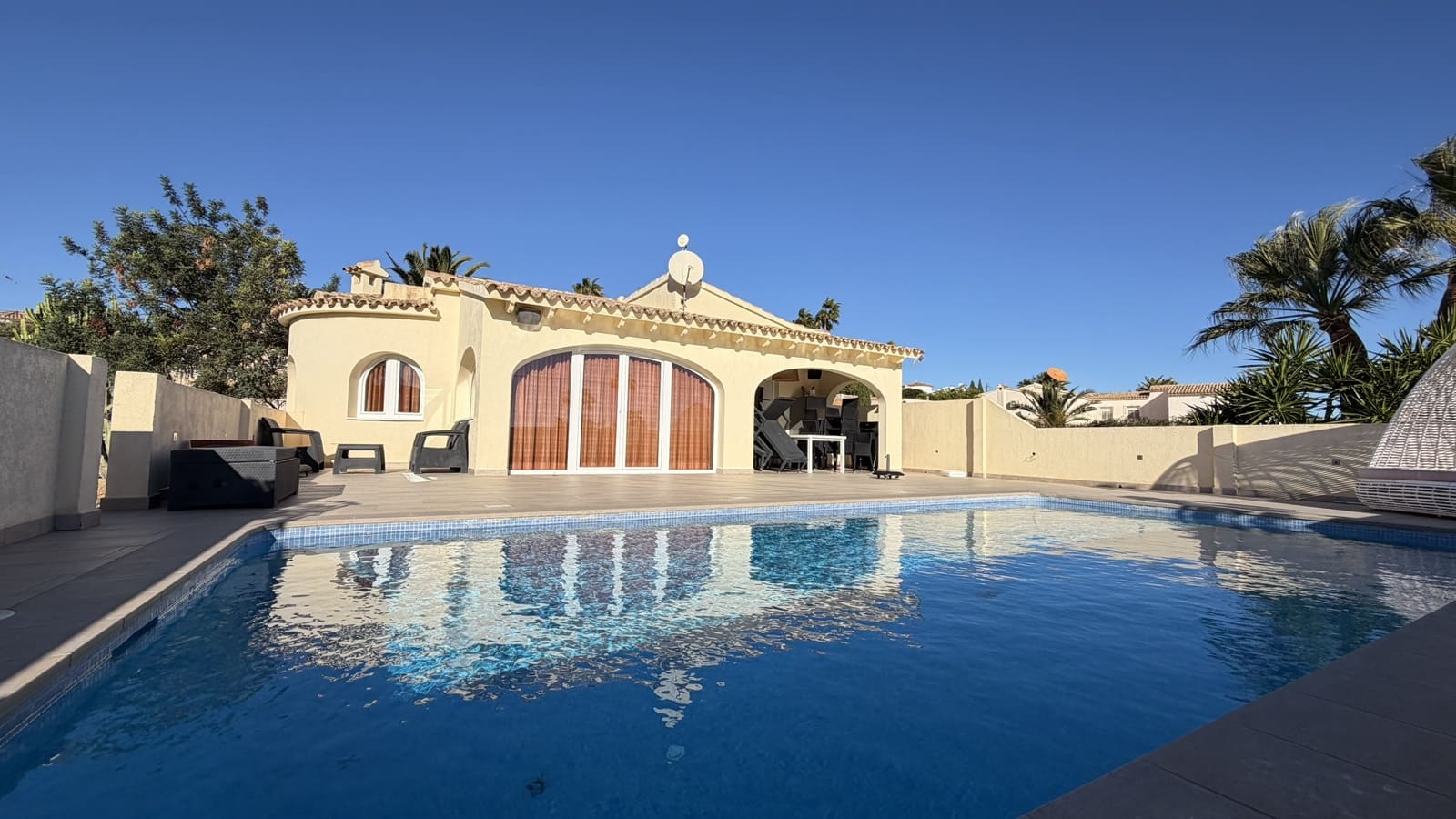 4 soverom Hus til salgs i Calpe / Calp med svømmebasseng garasje - € 745 000 (Ref: 9853019)