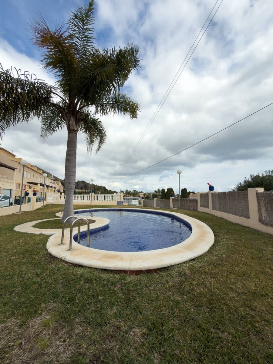 2 soverom Rekkehus til salgs i Calpe / Calp med svømmebasseng garasje - € 329 000 (Ref: 9854285)