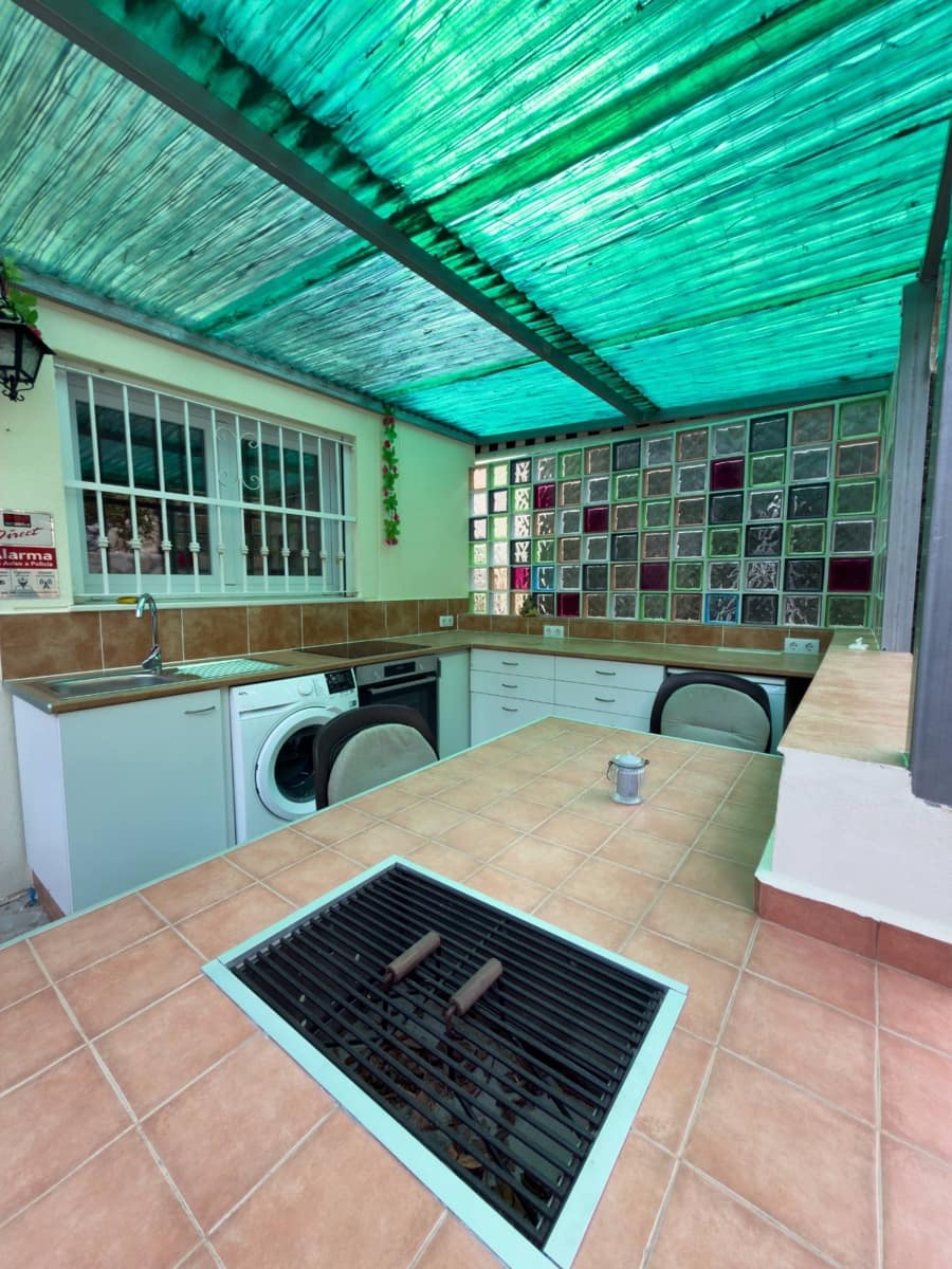 2 soverom Rekkehus til salgs i Calpe / Calp med svømmebasseng garasje - € 329 000 (Ref: 9854285)