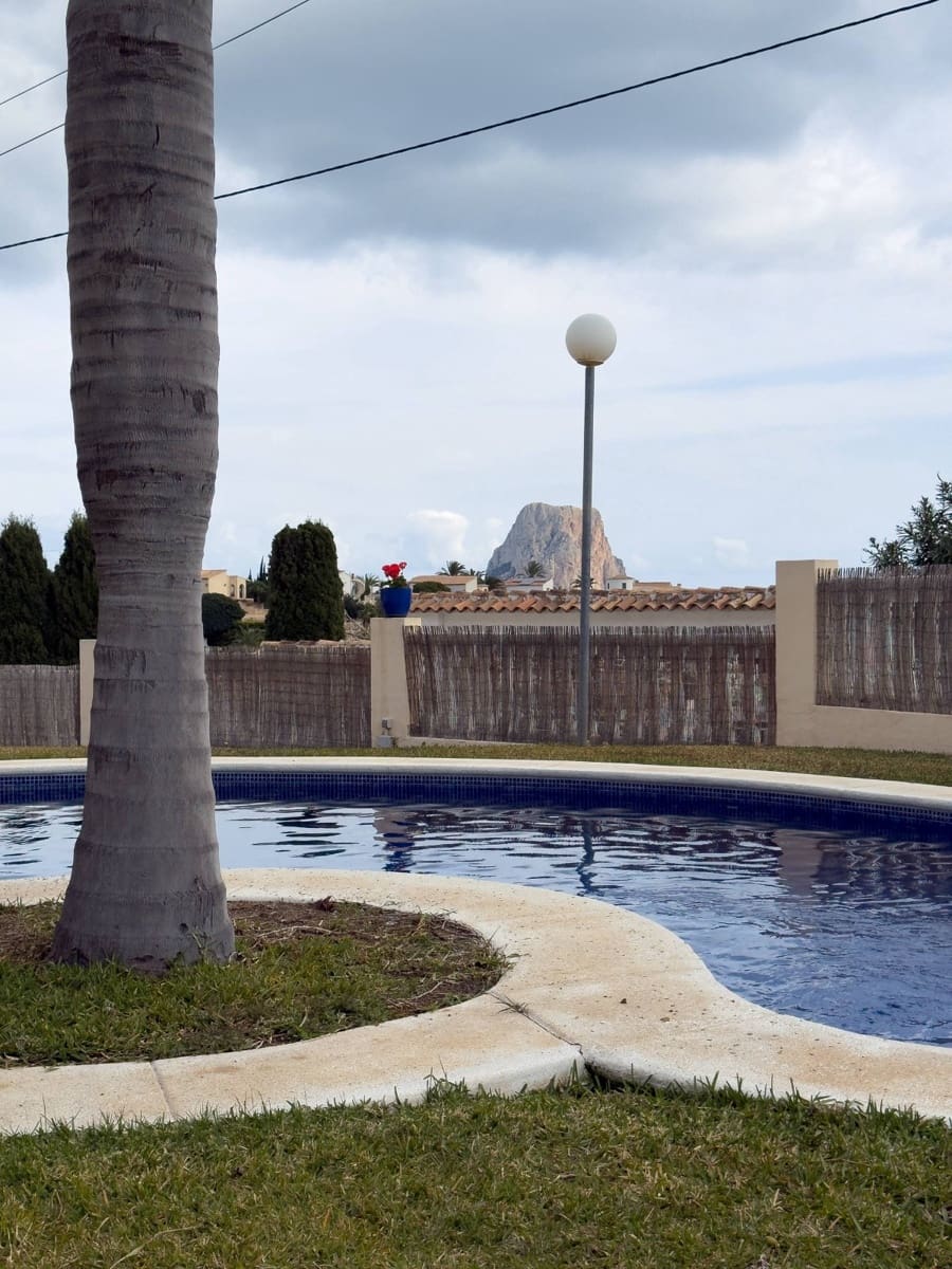 2 soverom Rekkehus til salgs i Calpe / Calp med svømmebasseng garasje - € 329 000 (Ref: 9854285)