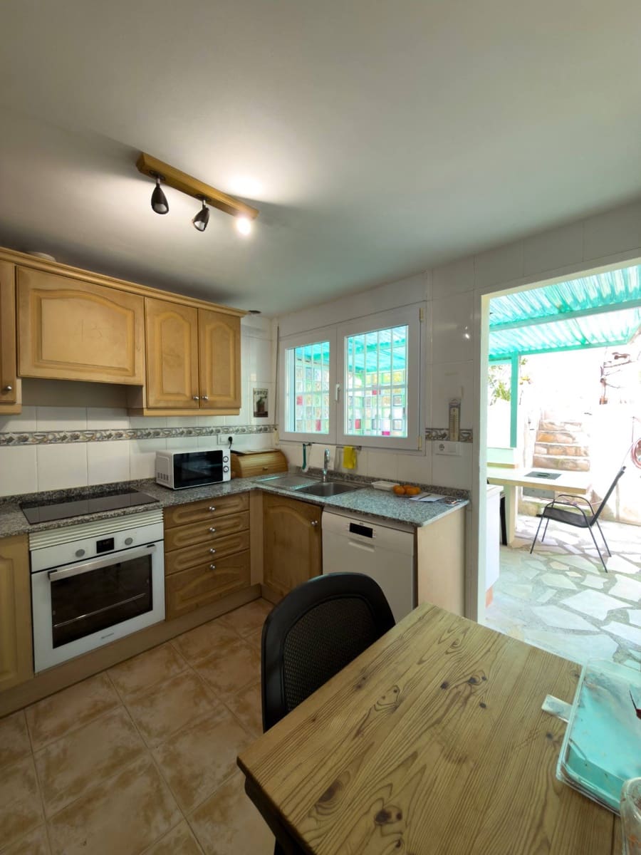 2 soverom Rekkehus til salgs i Calpe / Calp med svømmebasseng garasje - € 329 000 (Ref: 9854285)