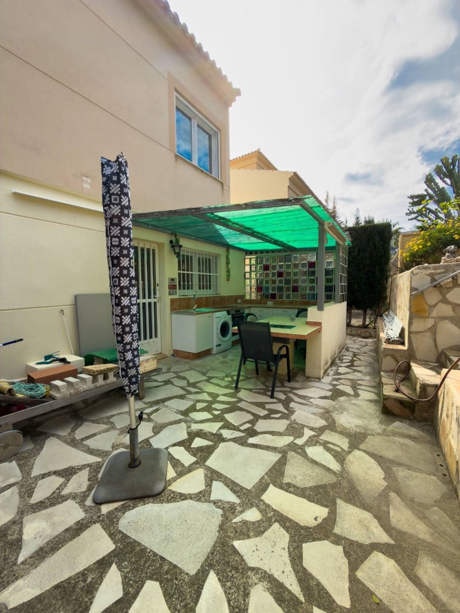 2 soverom Rekkehus til salgs i Calpe / Calp med svømmebasseng garasje - € 329 000 (Ref: 9854285)
