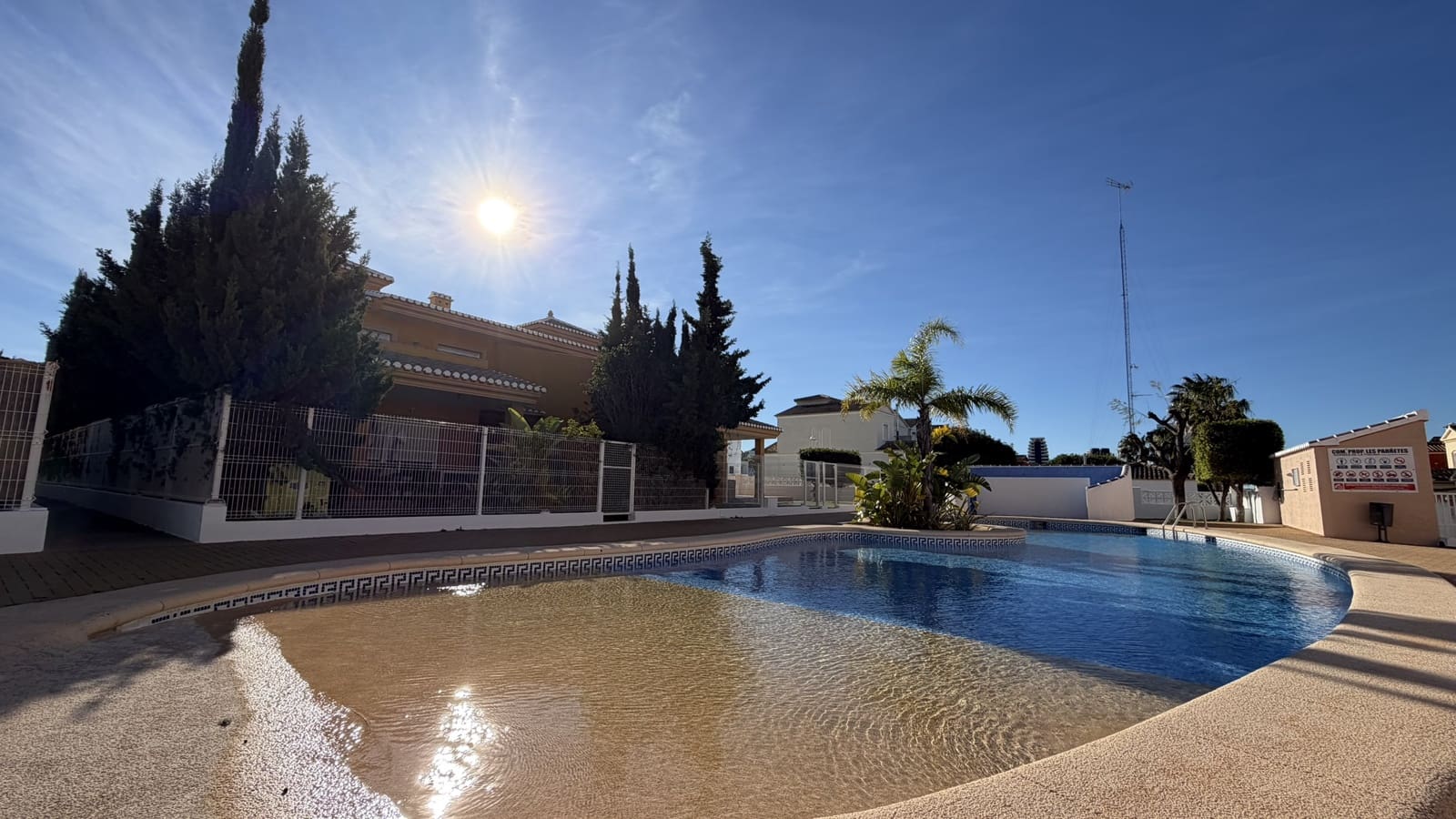 4 soveværelse Rækkehus til salg i Calpe / Calp med swimmingpool garage - € 550.000 (Ref: 9854341)