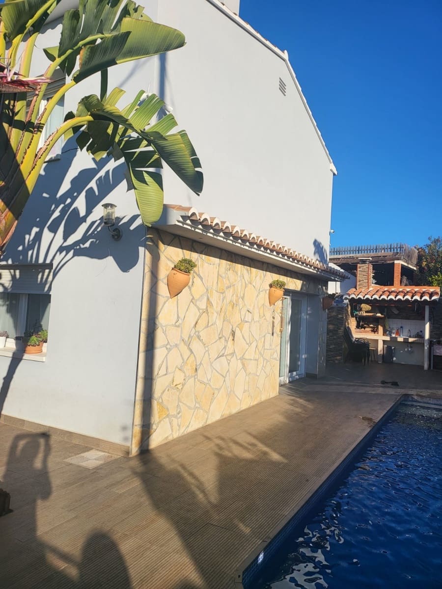 Casa de 4 habitaciones en Calpe / Calp en venta con piscina garaje - 950.000 € (Ref: 9854738)