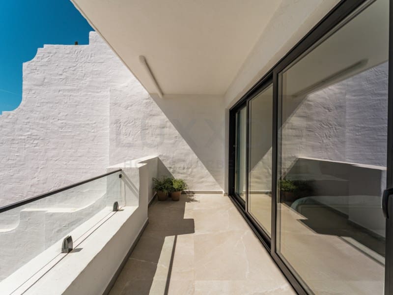 3 sovrum Lägenhet till salu i El Madronal med pool - 1 350 000 € (Ref: 9524612)