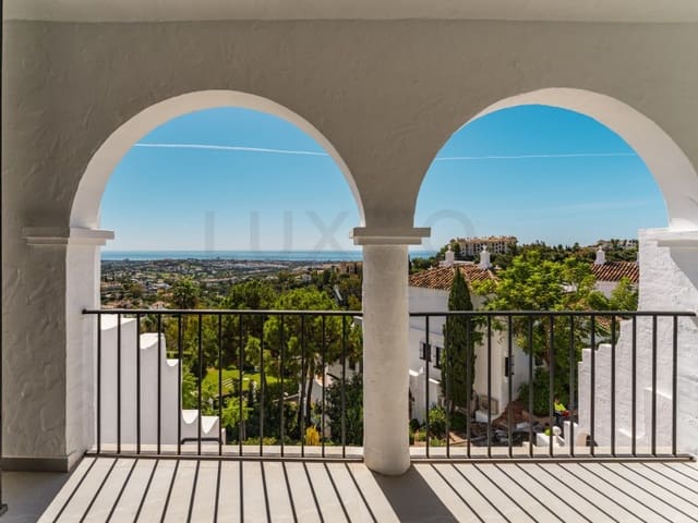 3 sovrum Lägenhet till salu i El Madroñal, Benahavís med pool - 1 350 000 € (Ref: 9524612)