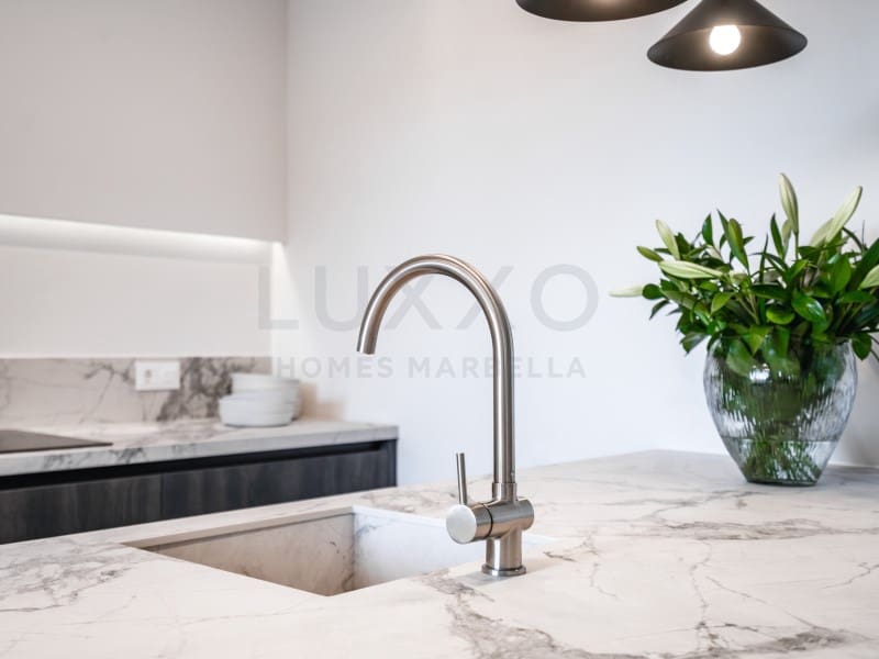 2 slaapkamer Appartement te koop in Benahavis met garage - € 675.000 (Ref: 9524614)