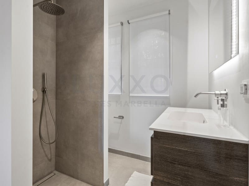 2 slaapkamer Appartement te koop in Benahavis met garage - € 675.000 (Ref: 9524614)